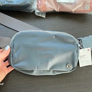 Lululemon everywhere belt bag in Grey